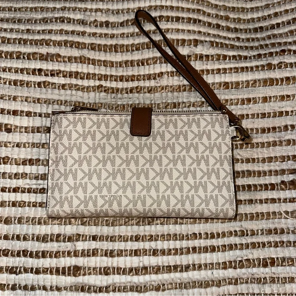 Michael Kors Cream and Tan Signature Tote with matching wallet - Picture 6 of 7